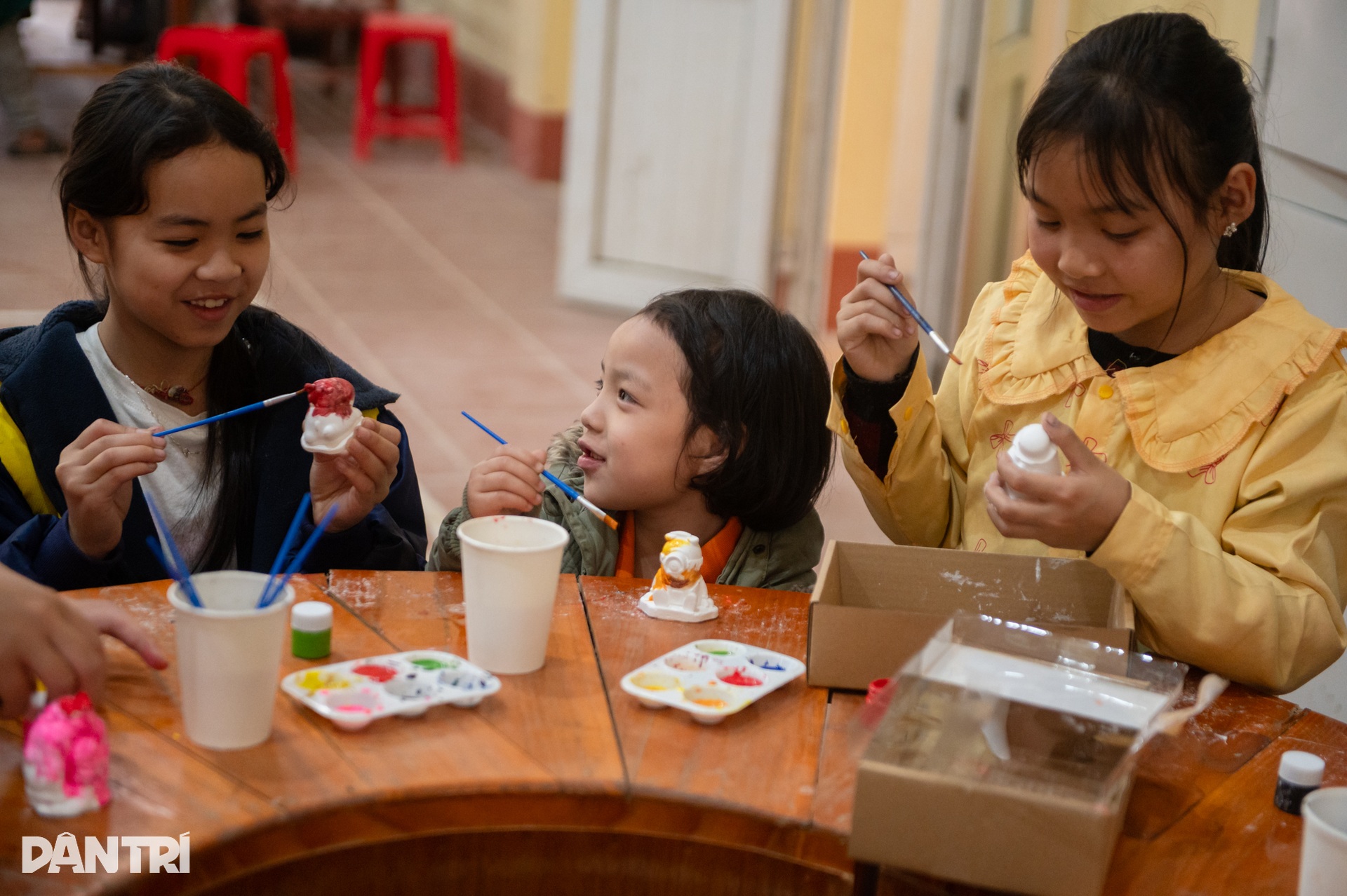 Ngày vui bất ngờ của những đứa trẻ nghèo ở bản mờ sương - 4