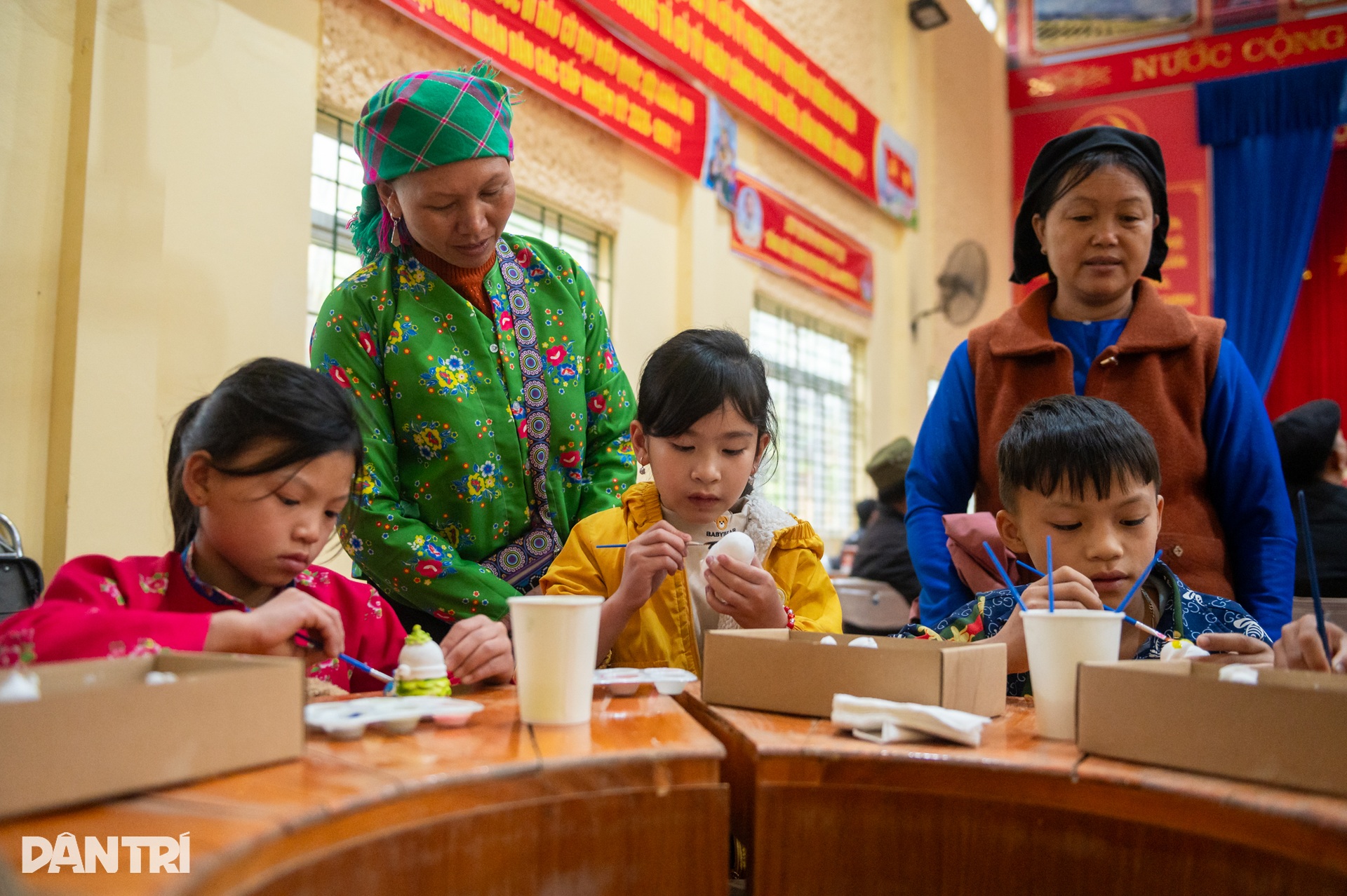 Ngày vui bất ngờ của những đứa trẻ nghèo ở bản mờ sương - 7