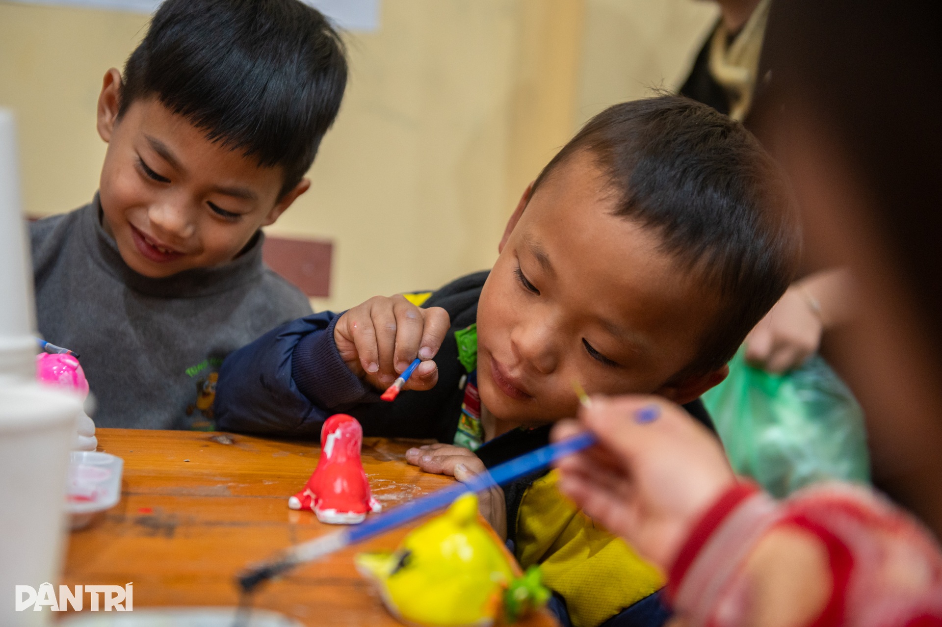 Ngày vui bất ngờ của những đứa trẻ nghèo ở bản mờ sương - 8