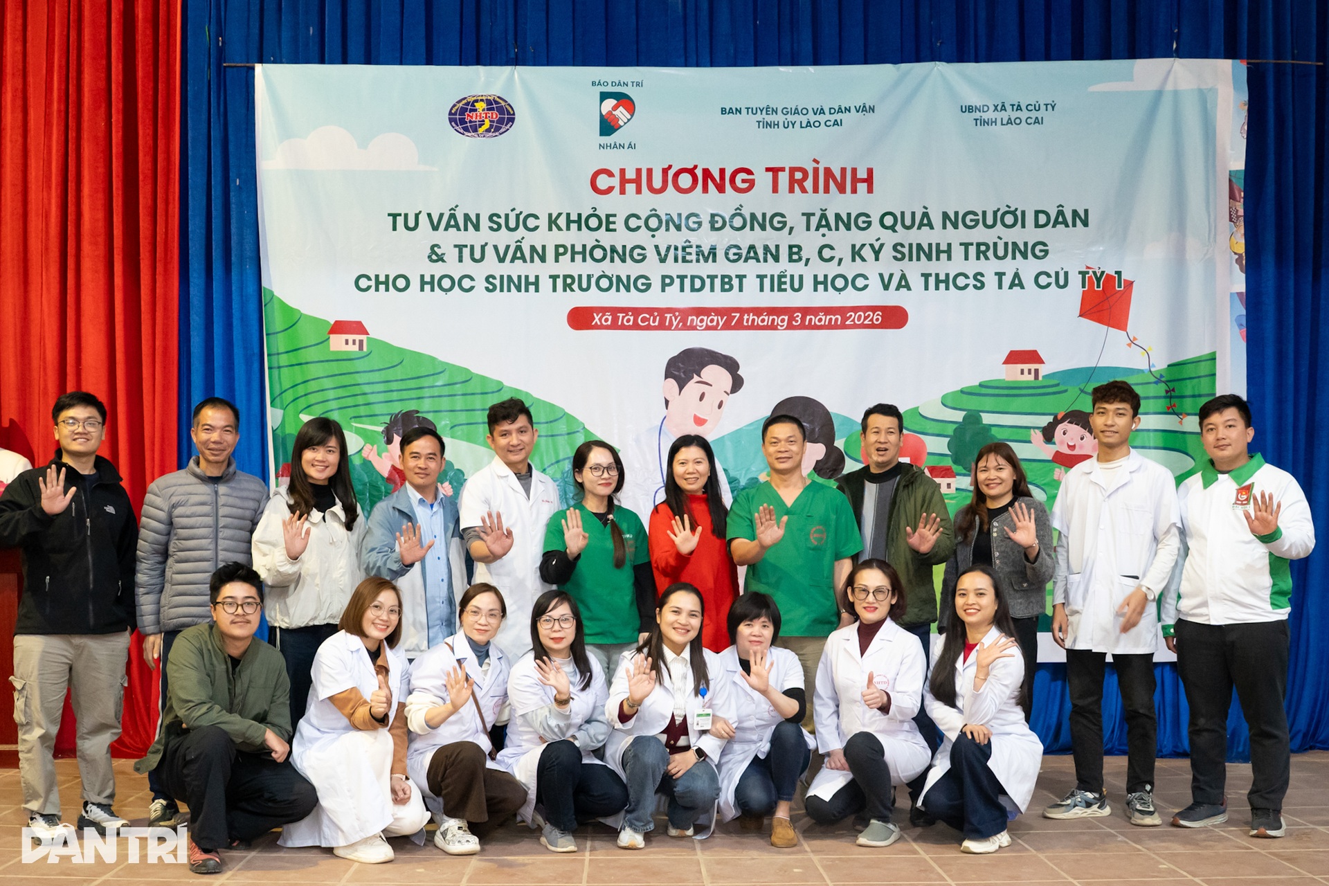 Ngày vui bất ngờ của những đứa trẻ nghèo ở bản mờ sương - 20