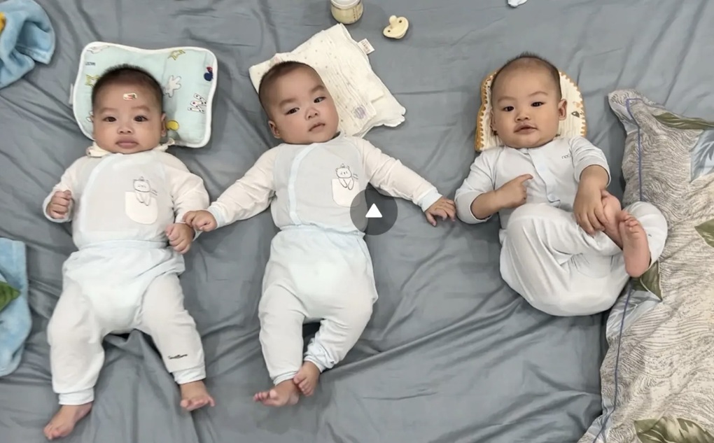 Mẹ ruột và con gái ở Bắc Ninh cùng sinh con, gia đình chăm 3 cậu cháu - 2