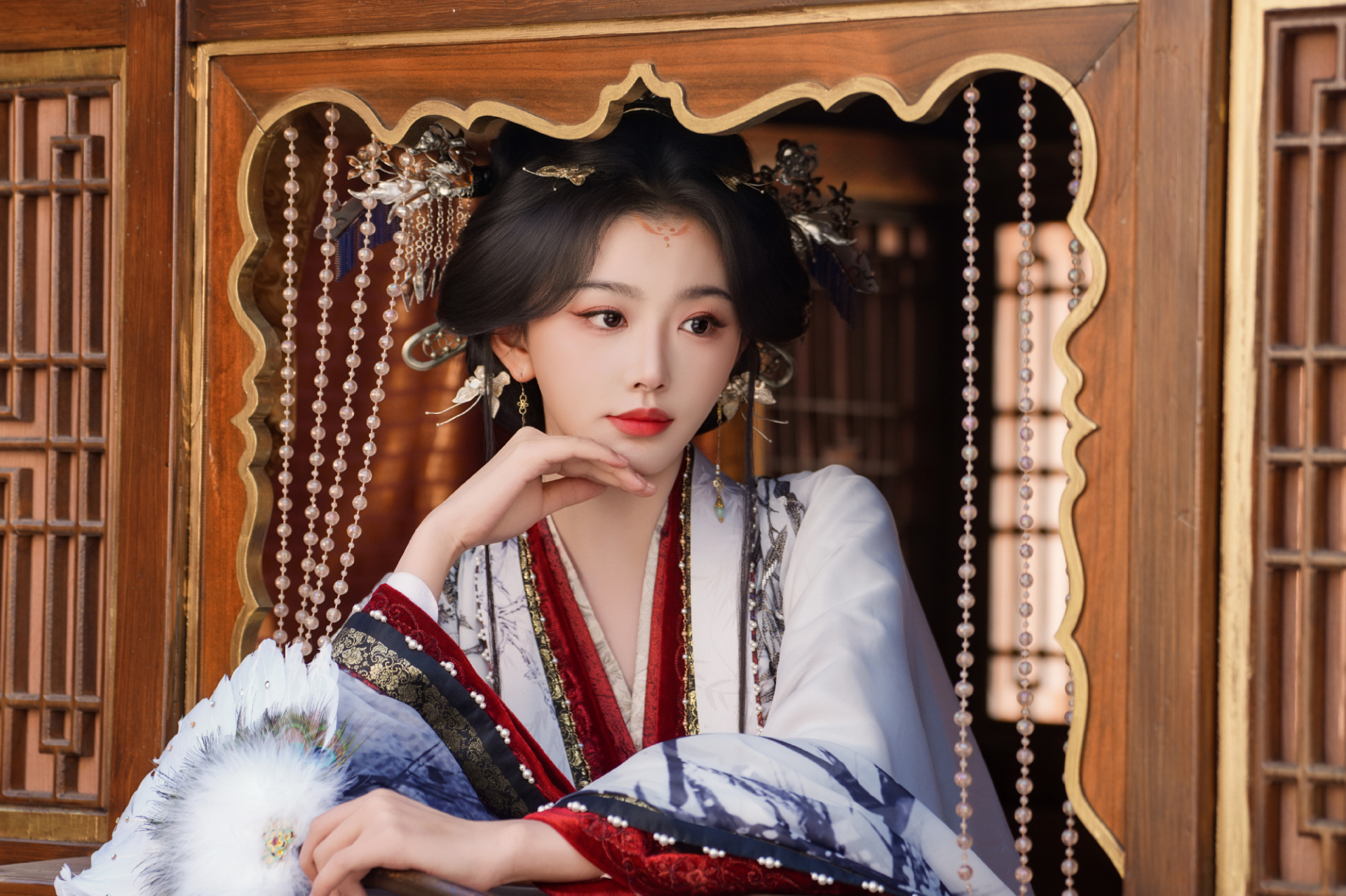 Nhìn dung nhan này mới hiểu vì sao 