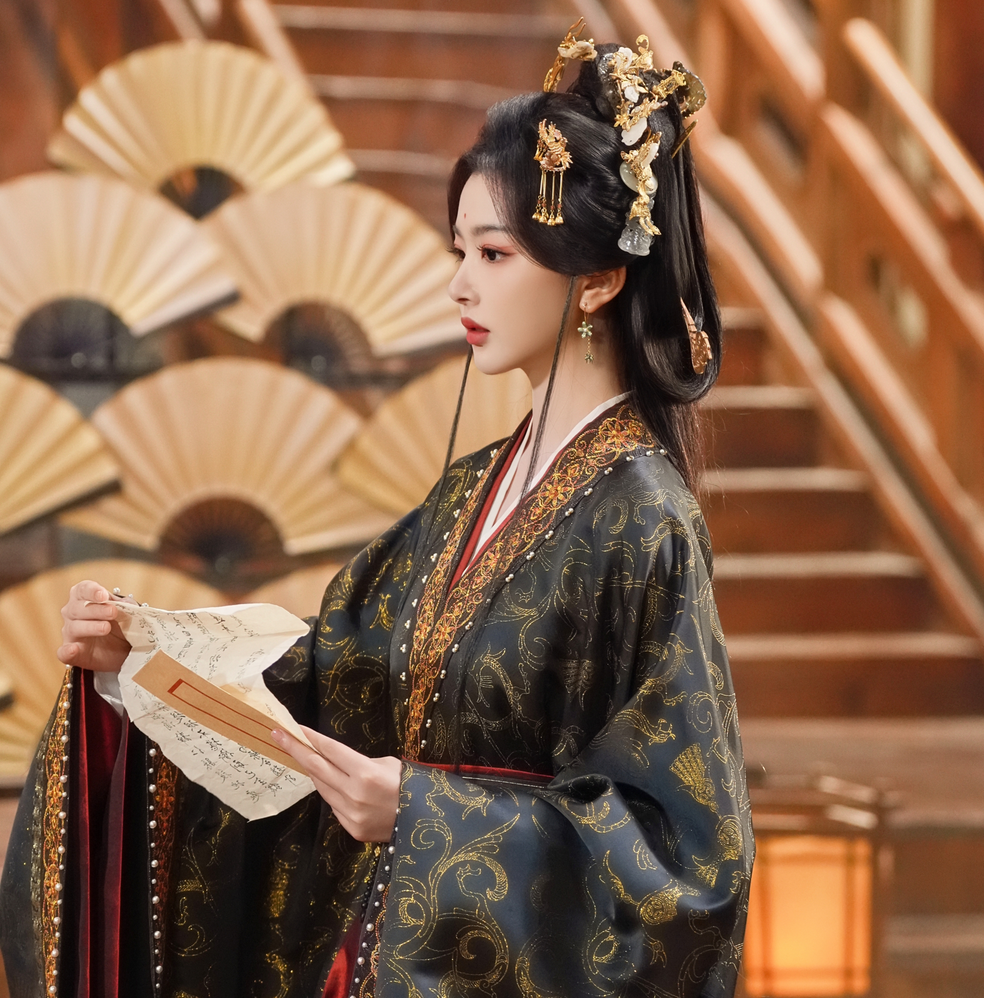 Nhìn dung nhan này mới hiểu vì sao 