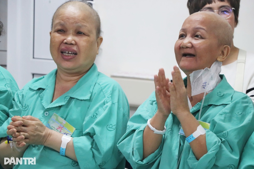 Nữ chiến binh K chạy bộ trước khi mổ khối u, đầu cạo trọc tham gia marathon - 6