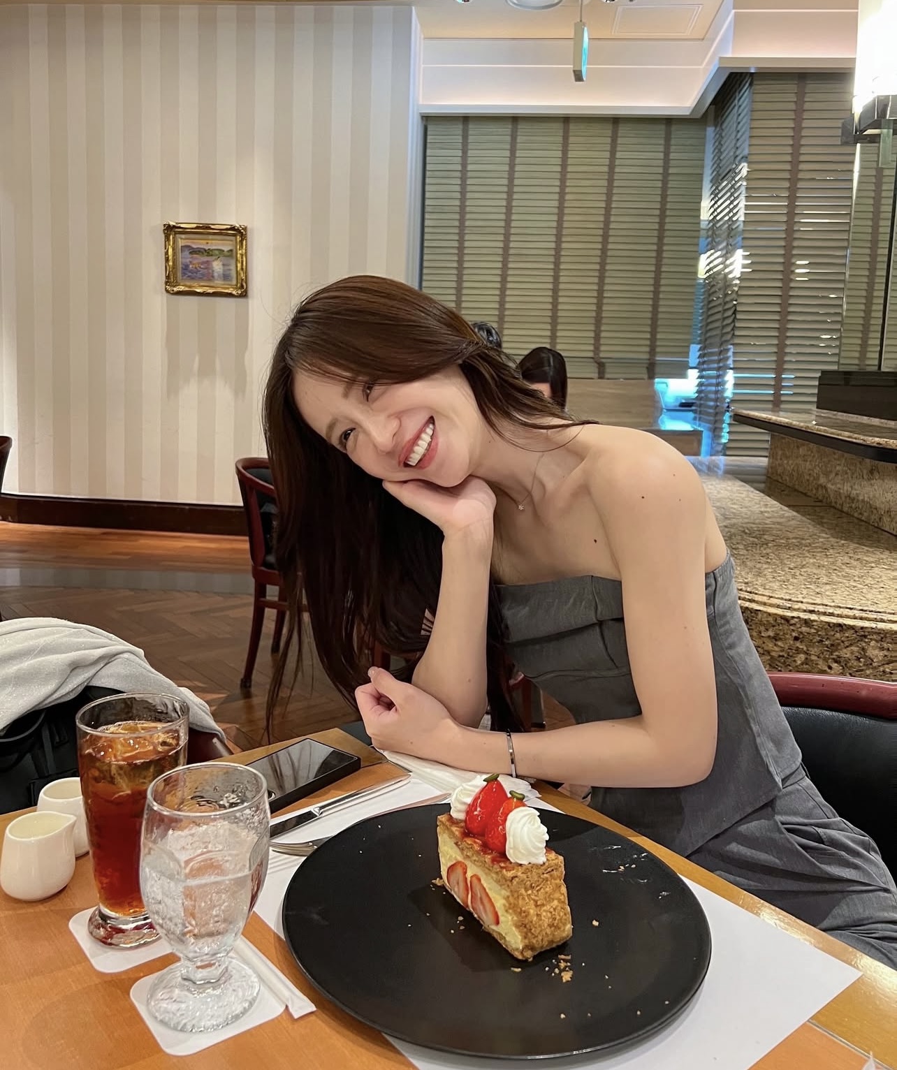 Mẹ Nhật U40 xinh đẹp, tươi tắn như ngoài 20: Bí quyết dáng đẹp bắt nguồn từ cách ăn- Ảnh 2.