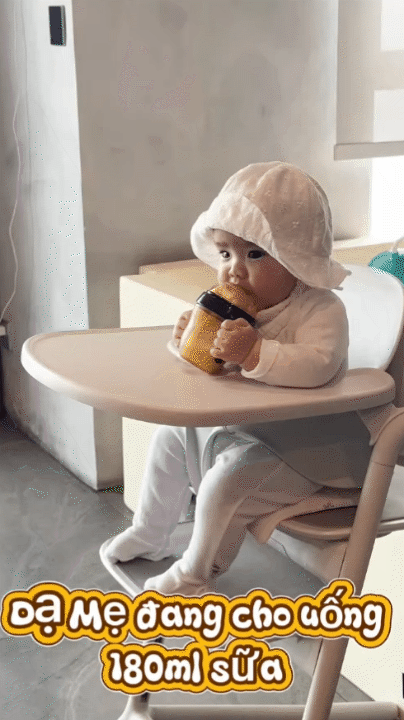 Ái nữ của Ngô Thanh Vân chính thức ăn dặm, Huy Trần khoe loạt “đồ nghề” xịn sò, một chiếc máy đã hơn 6 triệu khiến các mẹ bỉm trầm trồ- Ảnh 4.