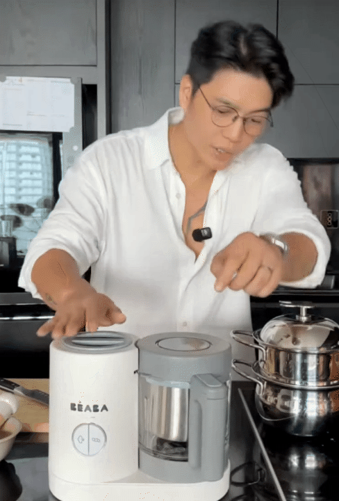 Ái nữ của Ngô Thanh Vân chính thức ăn dặm, Huy Trần khoe loạt “đồ nghề” xịn sò, một chiếc máy đã hơn 6 triệu khiến các mẹ bỉm trầm trồ- Ảnh 9.