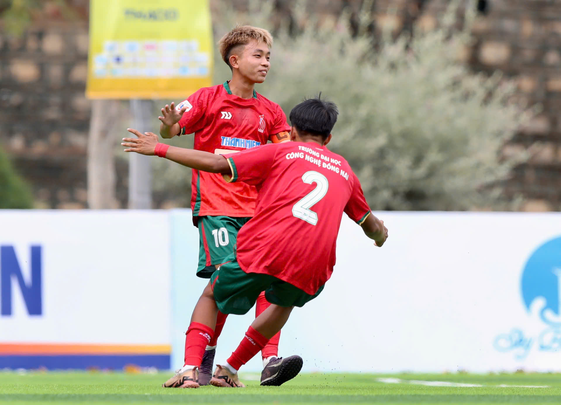 Ghi bàn tuyệt đẹp từ chấm đá phạt góc, đồng đội cũ của Lý Đức nói gì?- Ảnh 4.