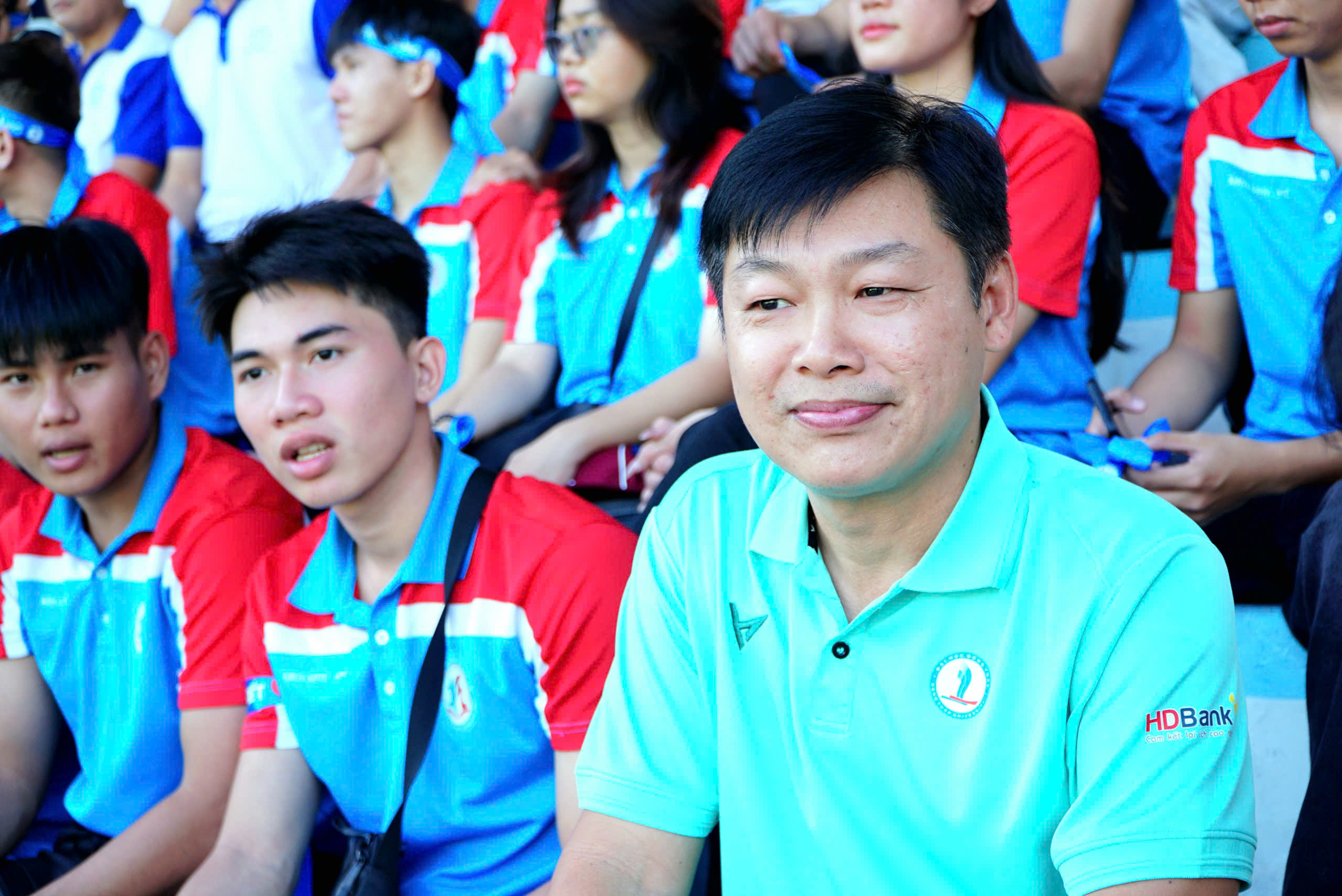 CĐV Trường ĐH Đồng Tháp lặn lội đường xa đến Nha Trang tiếp lửa đội nhà- Ảnh 2.