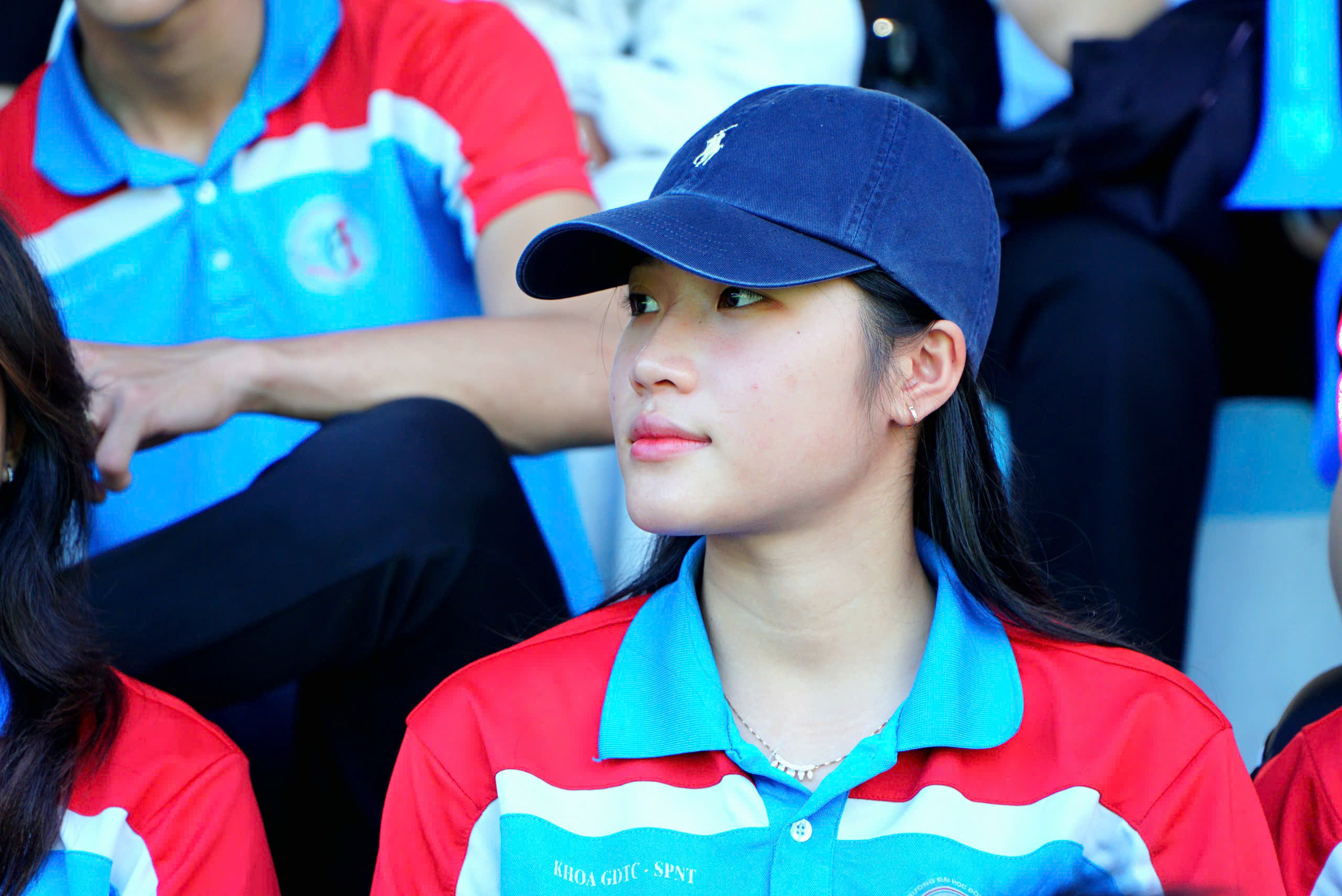 CĐV Trường ĐH Đồng Tháp lặn lội đường xa đến Nha Trang tiếp lửa đội nhà- Ảnh 3.