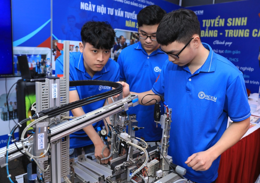 Vì sao sinh viên năm 2 đã được doanh nghiệp trả lương 30 triệu đồng/tháng? - 2