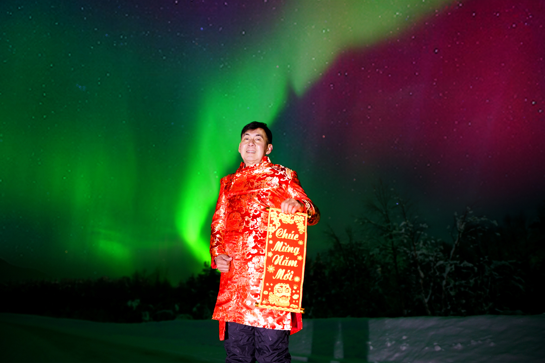 Chuyến du lịch đầy bất ổn của nam ca sĩ sở hữu nhà hơn 2.000 cây vàng, cầu nguyện xin về nước an toàn- Ảnh 3.