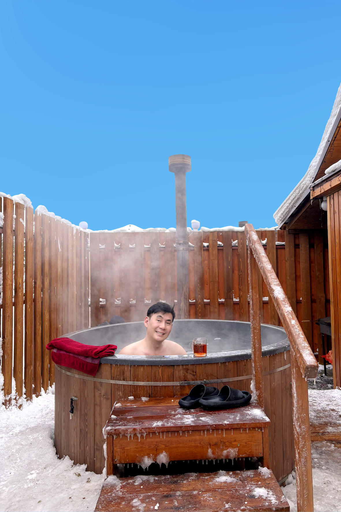 Chuyến du lịch đầy bất ổn của nam ca sĩ sở hữu nhà hơn 2.000 cây vàng, cầu nguyện xin về nước an toàn- Ảnh 4.