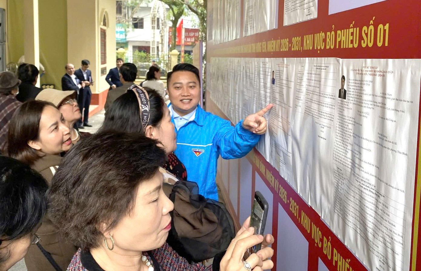 Niềm vinh dự lần đầu làm cử tri- Ảnh 2.