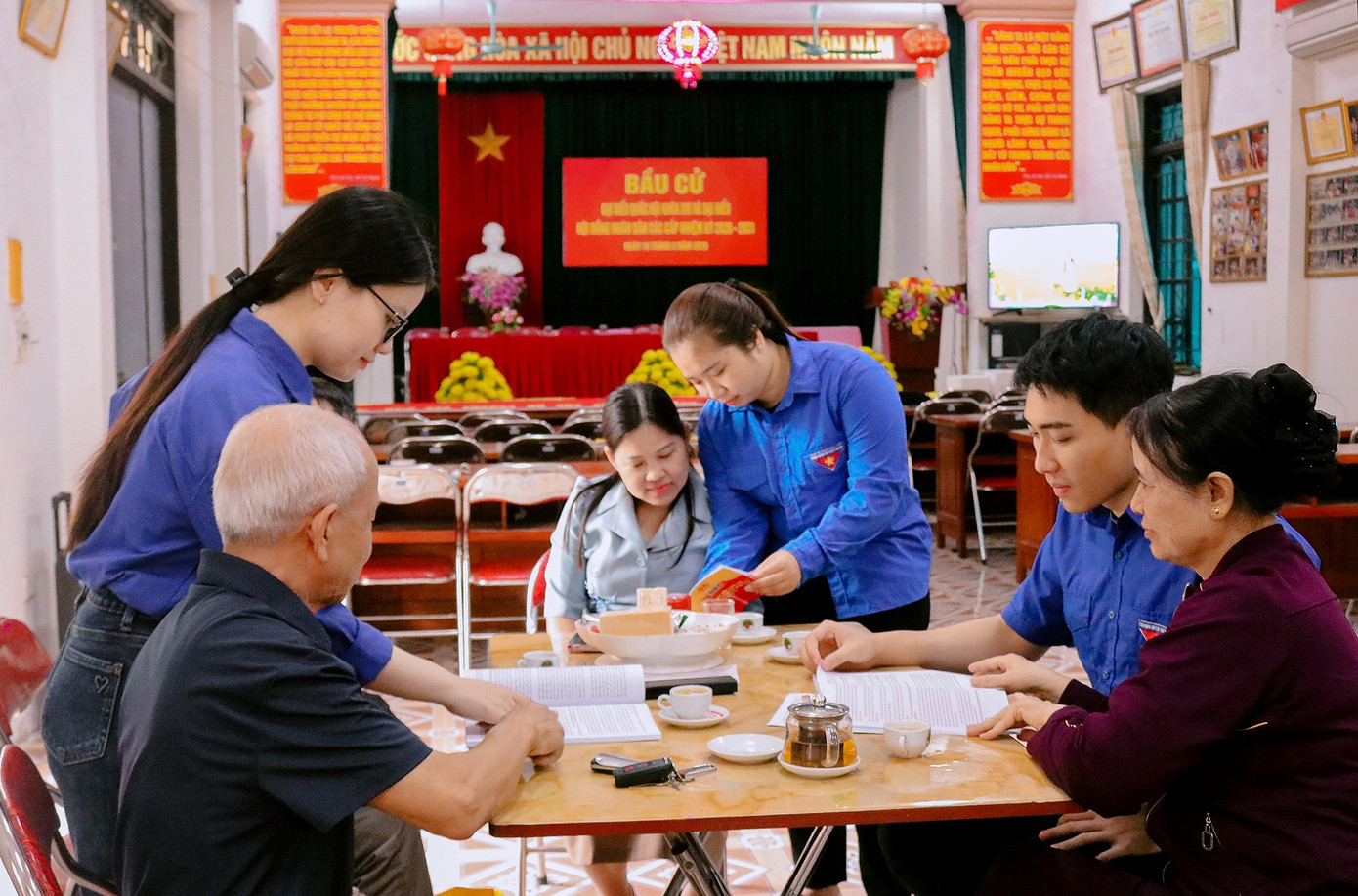 Niềm vinh dự lần đầu làm cử tri- Ảnh 7.