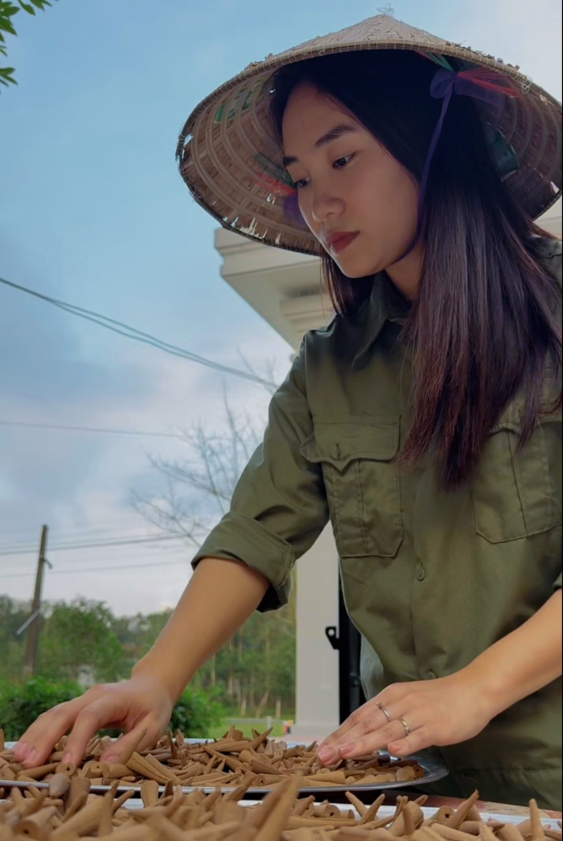 Cô gái trẻ từ bỏ phố thị xa hoa, trở về quê khởi nghiệp với nghề truyền thống- Ảnh 3.