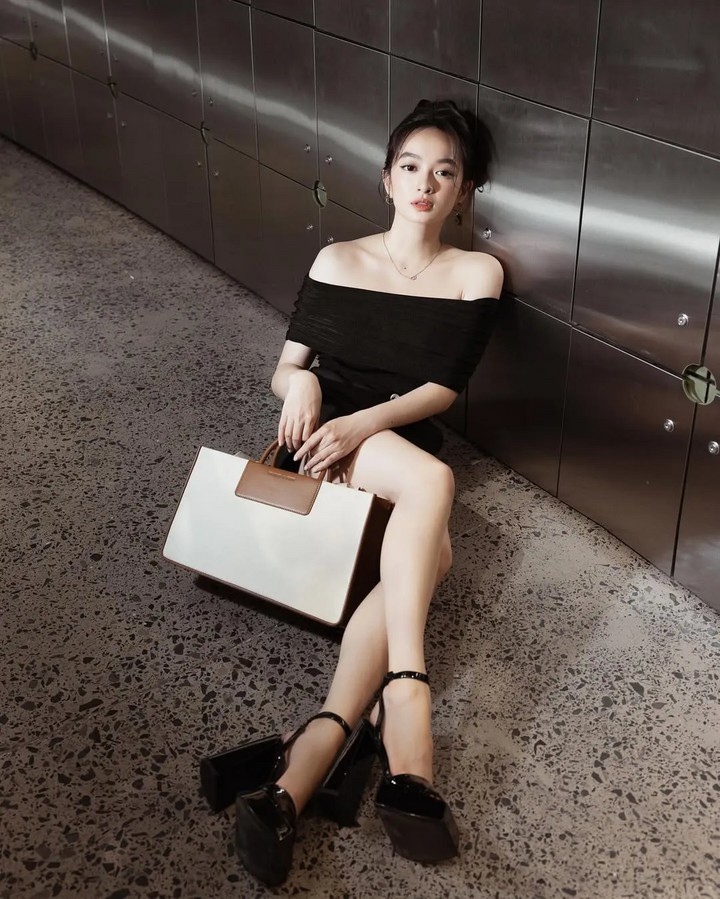 Gu thời trang hack dáng của mỹ nhân Việt 1m50 lọt top 100 gương mặt đẹp thế giới 4 Gu thời trang hack dáng của mỹ nhân Việt 1m50 lọt top 100 gương mặt đẹp thế giới - 3