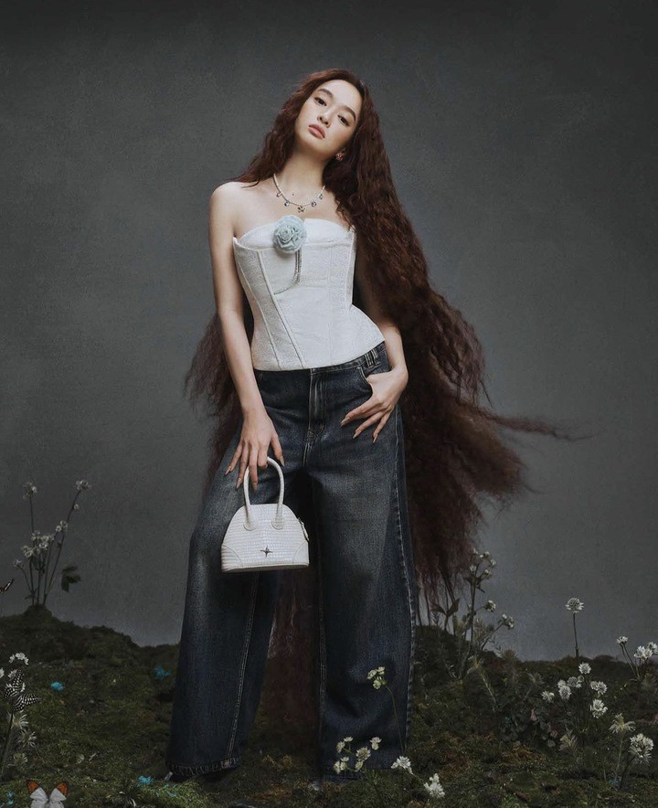 Gu thời trang hack dáng của mỹ nhân Việt 1m50 lọt top 100 gương mặt đẹp thế giới 11 Gu thời trang hack dáng của mỹ nhân Việt 1m50 lọt top 100 gương mặt đẹp thế giới - 10