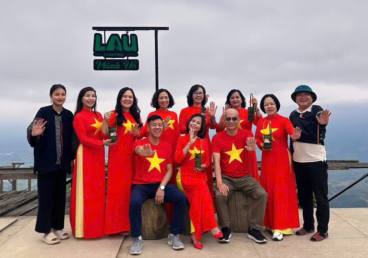 Sùng A Tủa khởi nghiệp du lịch Phình Hồ: Biến khó khăn thành cơ hội phát triển - Ảnh 3.