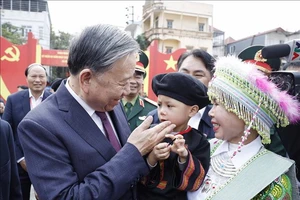 Tổng Bí thư Tô Lâm gặp mặt, nói chuyện với nhân dân các dân tộc tỉnh Cao Bằng