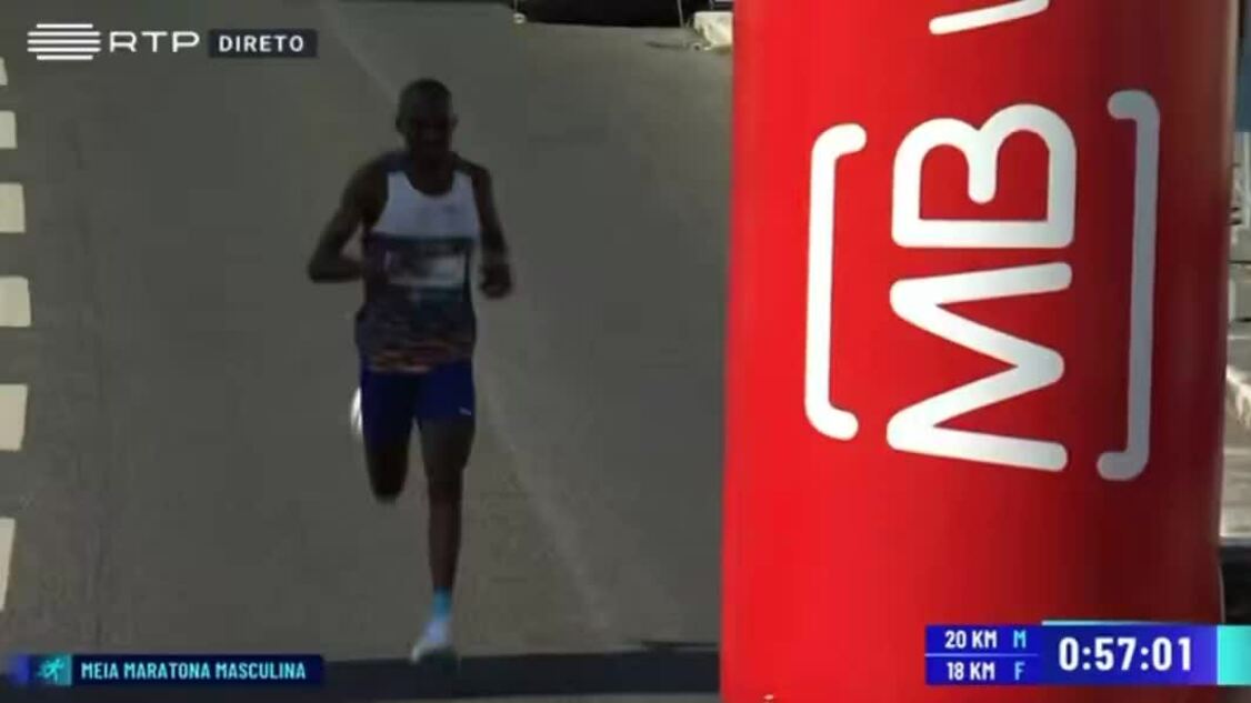 Jacob Kiplimo phá kỷ lục half marathon thế giới năm 2026