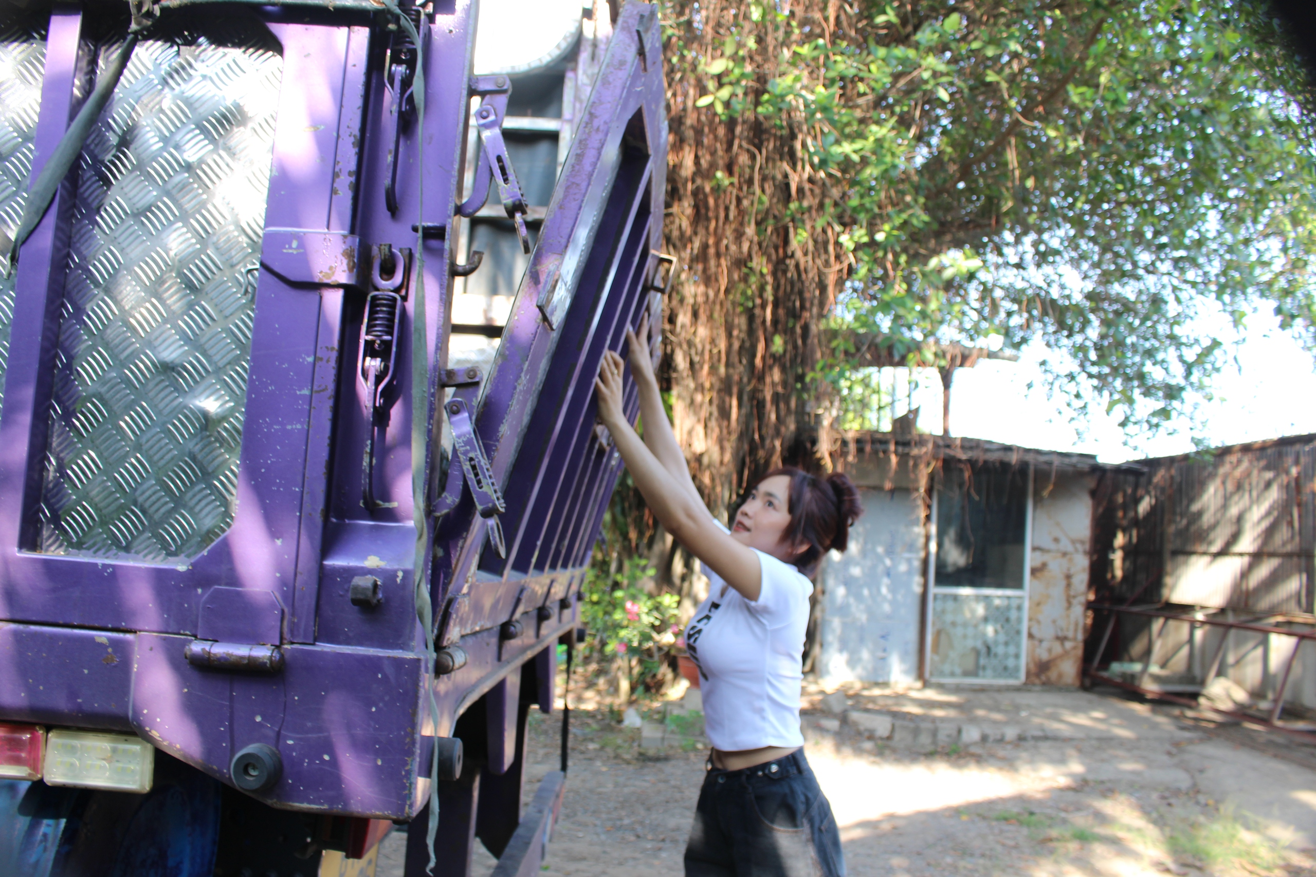 Cô gái Gia Lai 26 tuổi lái xe tải xuyên Việt, một tháng ngủ cabin 25 ngày- Ảnh 5.