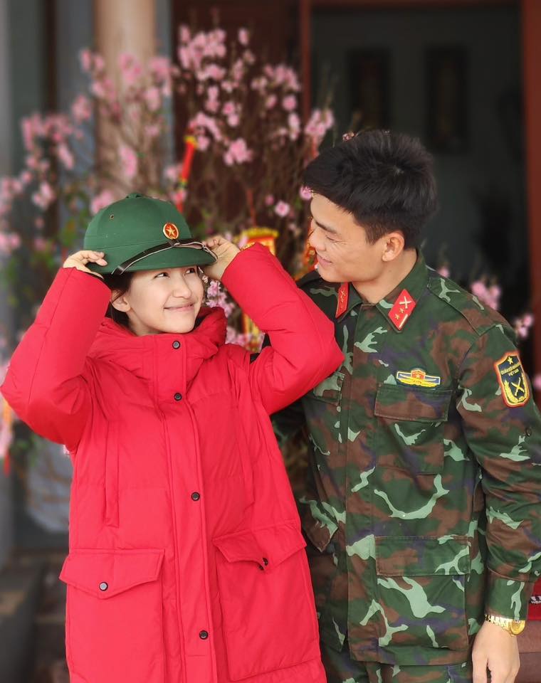 Thì ra không có máy quay, Hoà Minzy và chồng Đại uý đối xử với nhau như thế này- Ảnh 4.