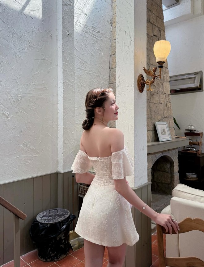 Mỹ nữ đi giày bệt khiến cả cõi mạng ồn ào: Bạn gái 