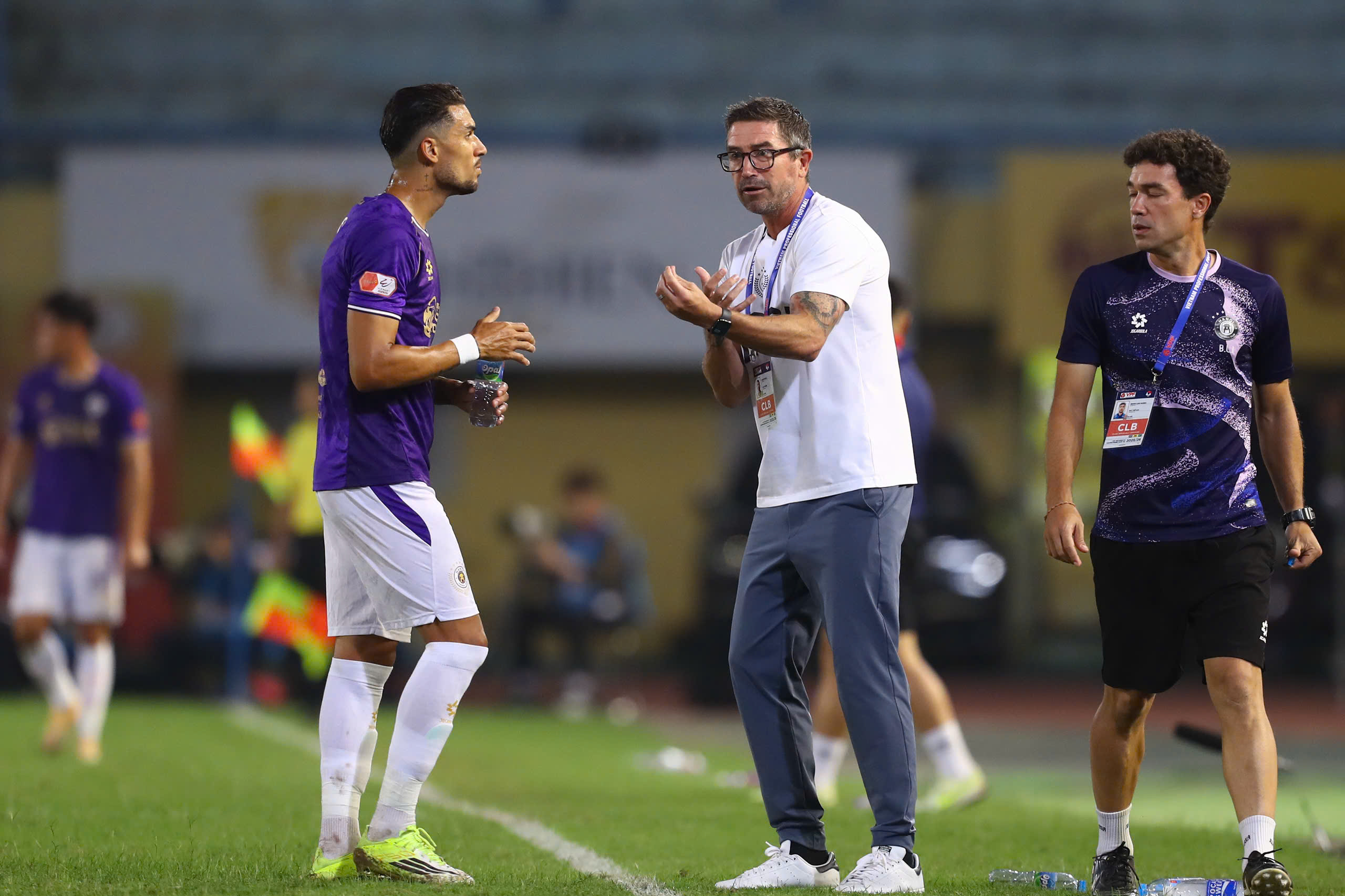 HLV Polking tiếc đứt ruột khi CLB CAHN đứt mạch bất bại, Hoàng Hên bất ngờ nhắc đến ông Kim Sang-sik- Ảnh 2. HLV Polking tiếc đứt ruột khi CLB CAHN đứt mạch bất bại, Hoàng Hên bất ngờ nhắc đến ông Kim Sang-sik- Ảnh 2.