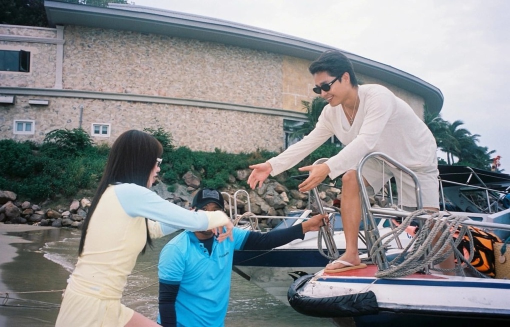 Tăng Duy Tân tặng hoa Bích Phương, công khai đưa nhau về nhà - 3