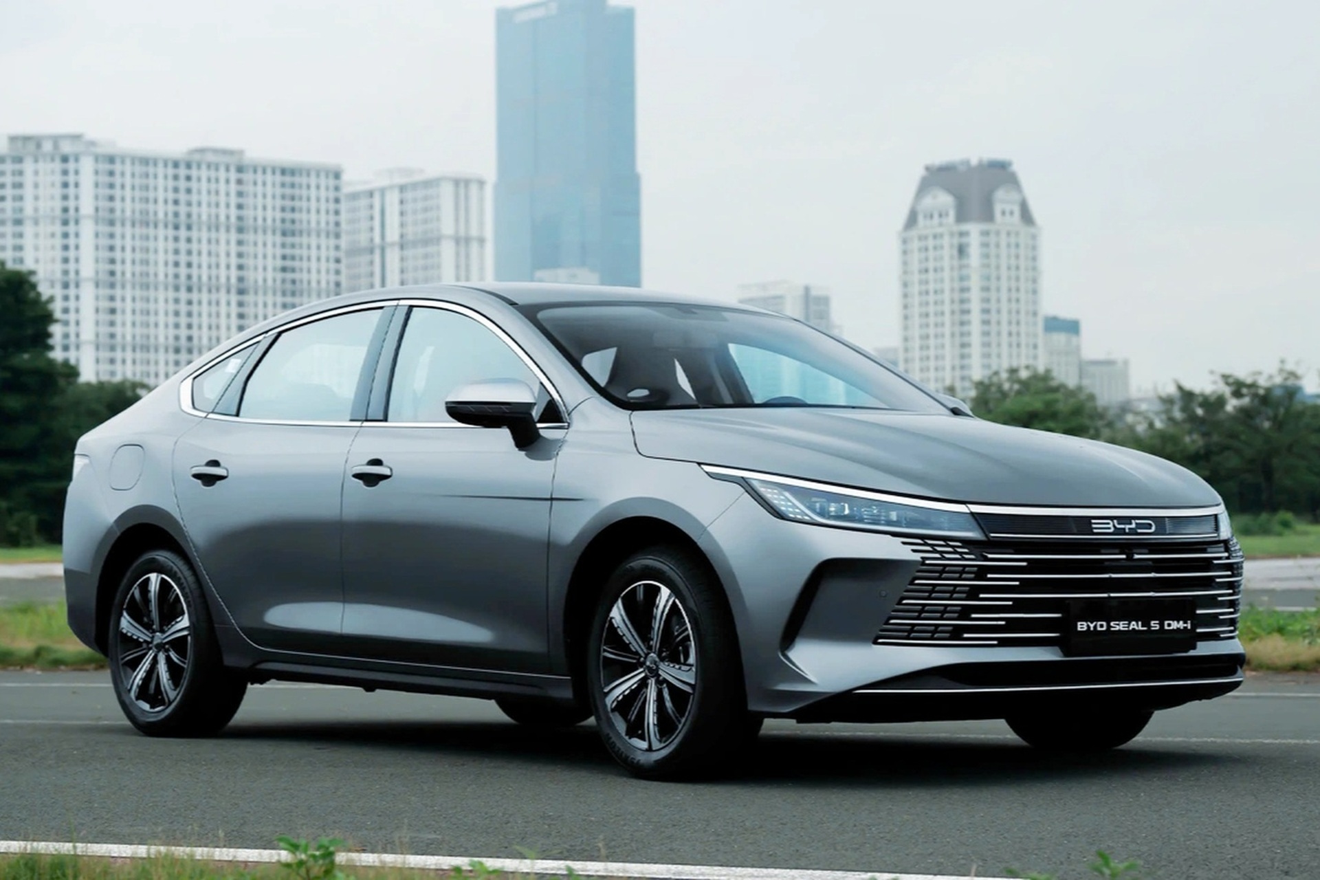 Điểm danh những mẫu ô tô tiêu thụ xăng chỉ khoảng 100.000 đồng cho 100km - 4 Điểm danh những mẫu ô tô tiêu thụ xăng chỉ khoảng 100.000 đồng cho 100km - 4