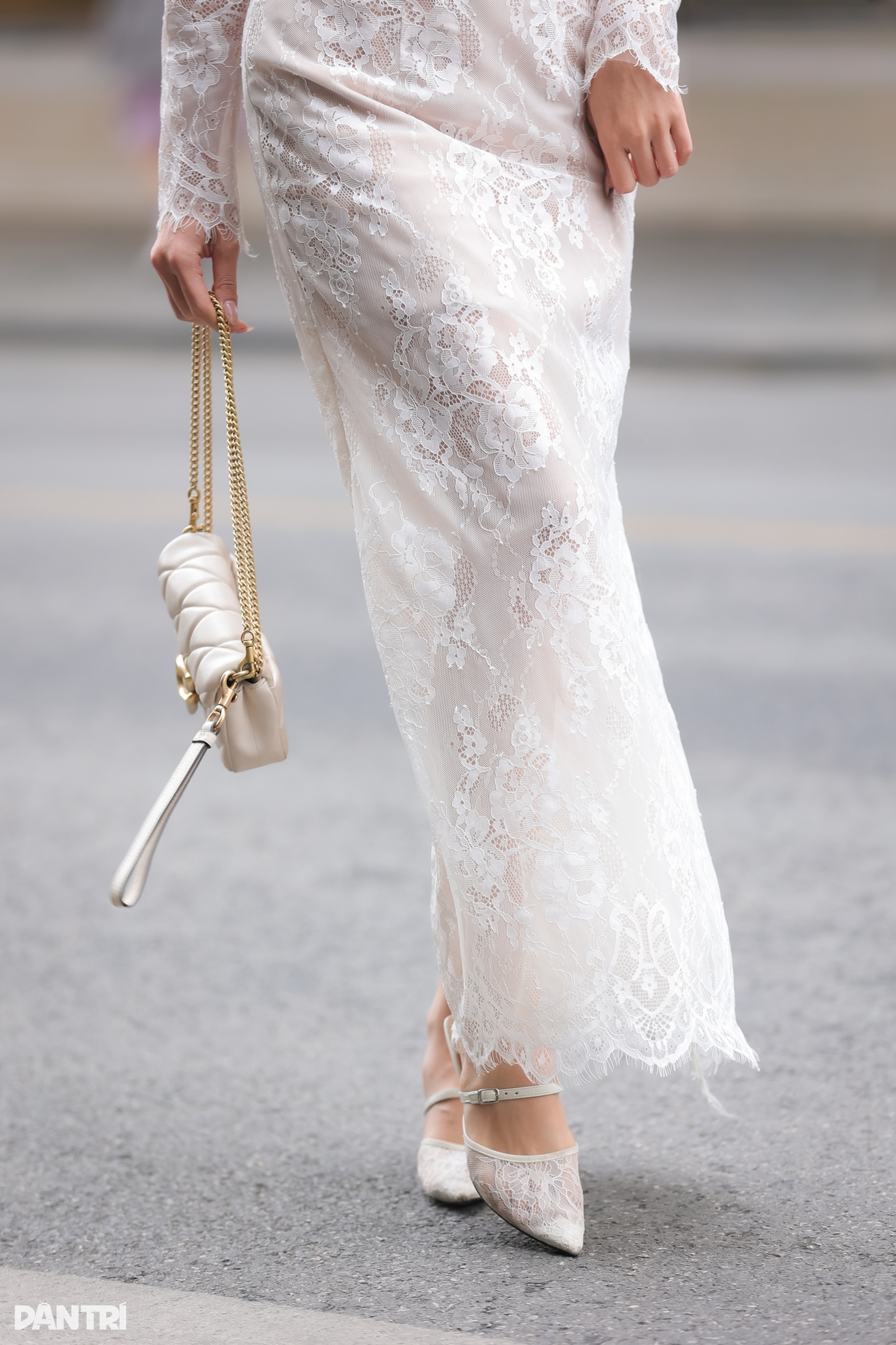 Á khôi Thanh Hương gợi cảm với váy ren trắng - 3