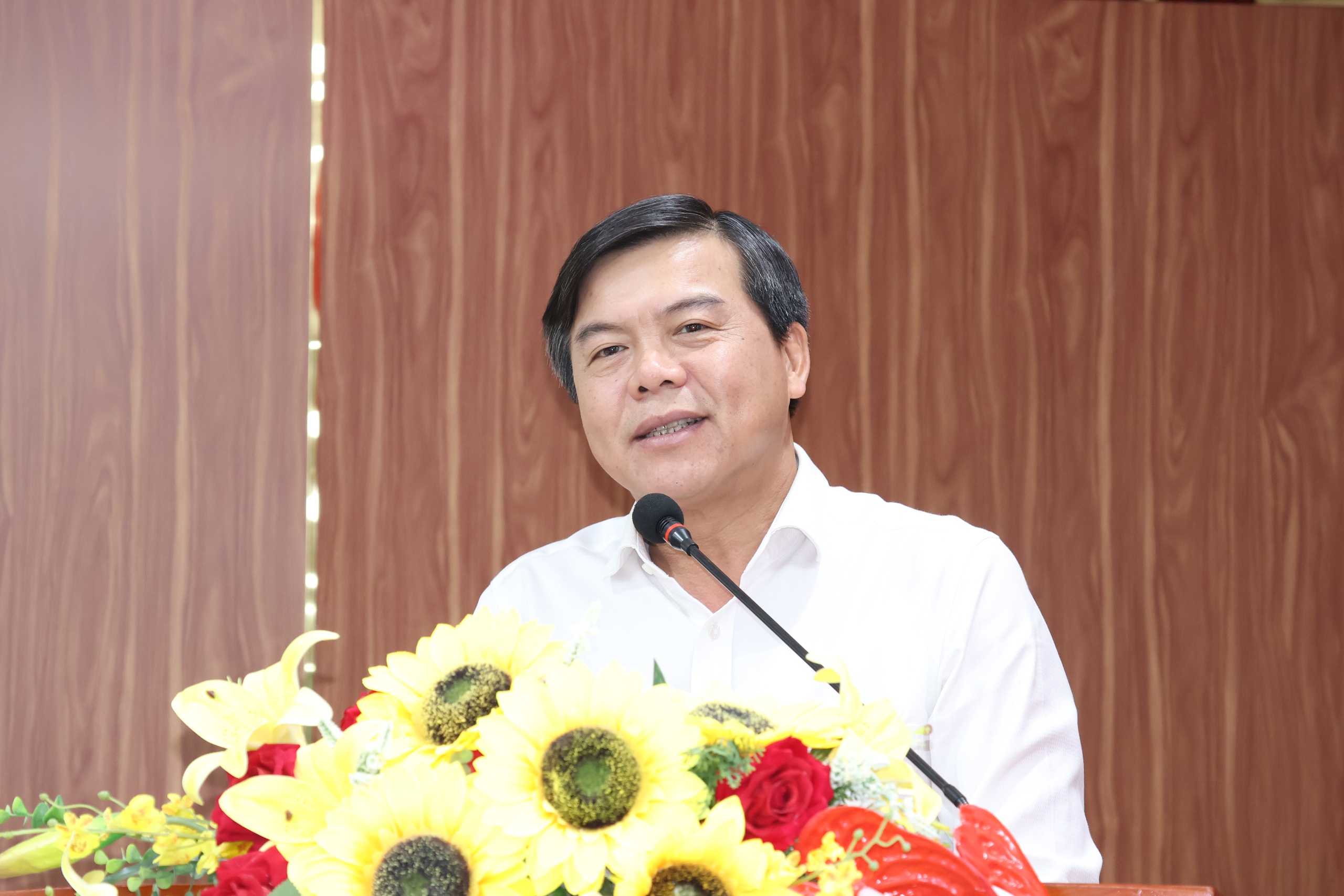 Ông Tăng Hữu Phong cam kết lắng nghe, đưa tiếng nói cử tri đến HĐND TPHCM - Ảnh 3.