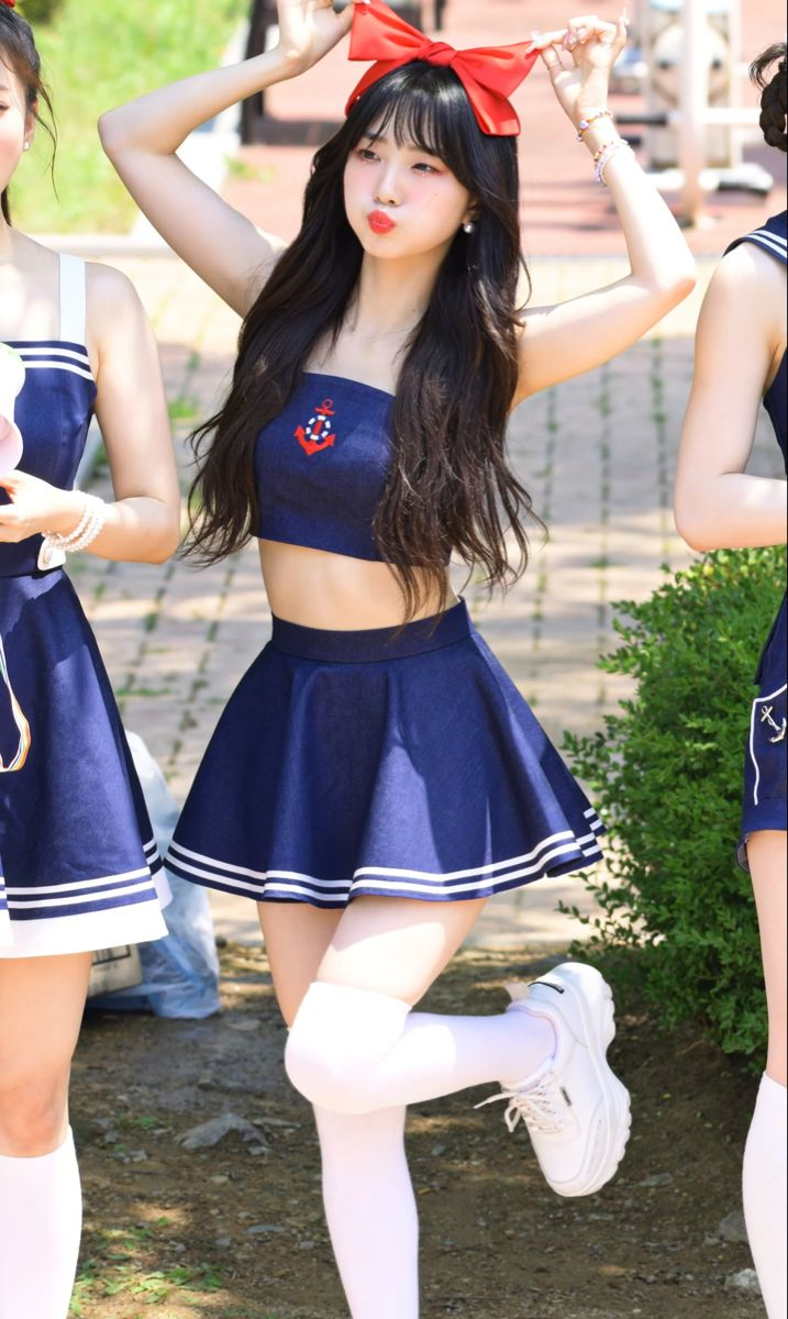 Hoảng hồn nữ ca sĩ chỉ nặng 34kg!- Ảnh 4.