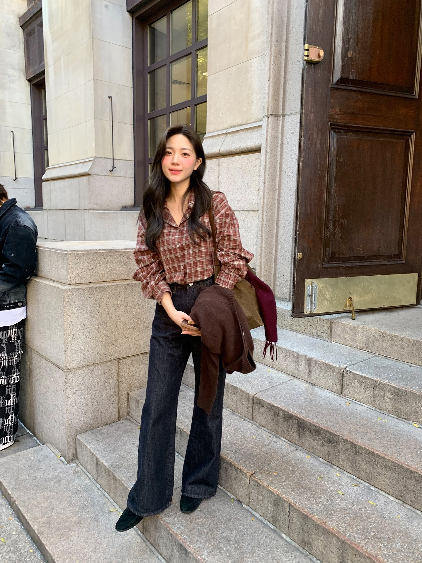 Quần đen đơn giản tới đâu cũng trở nên sang chảnh nhờ 5 cách mặc- Ảnh 4. Quần đen đơn giản tới đâu cũng trở nên sang chảnh nhờ 5 cách mặc- Ảnh 4.