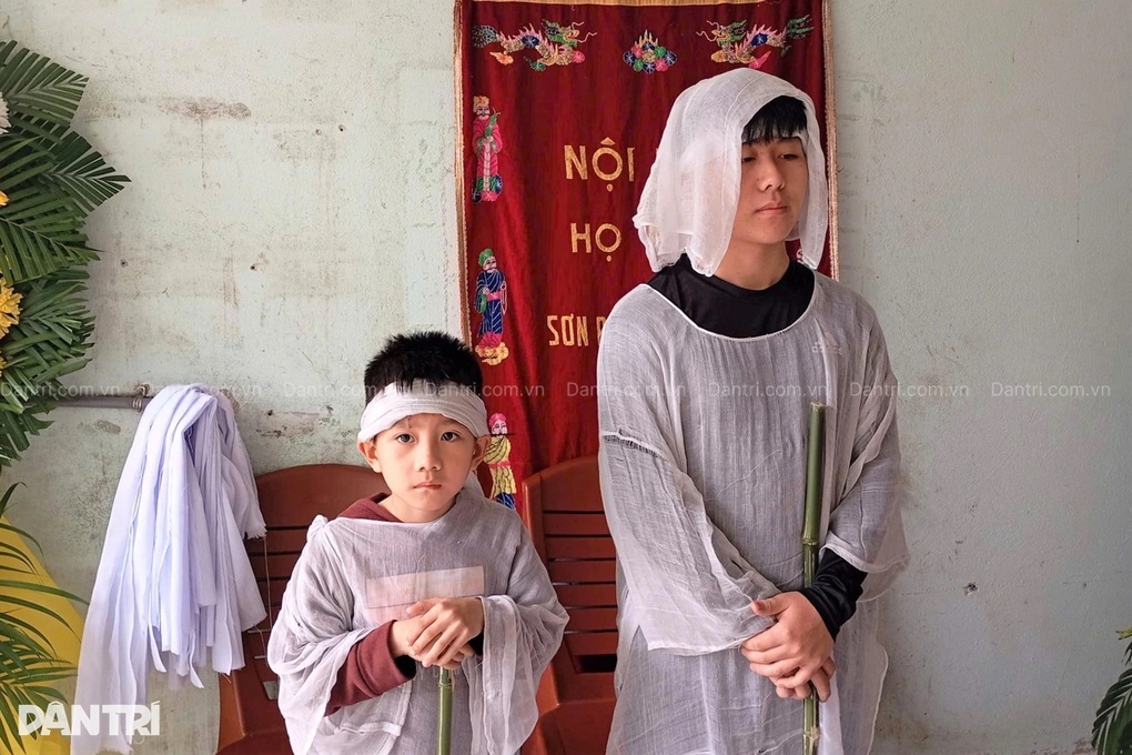 Vợ qua đời, người chồng bệnh tật cùng 2 con được hỗ trợ hơn 194 triệu đồng - 3