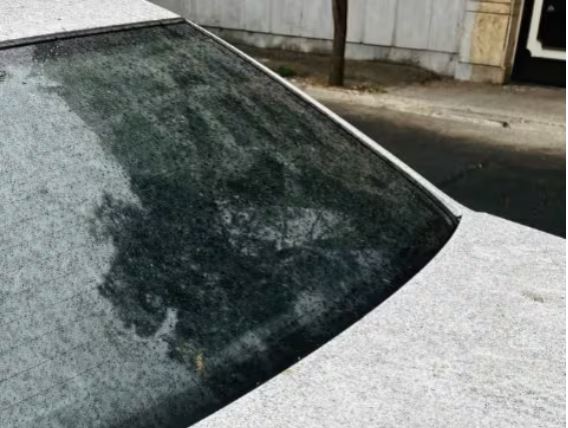 'Mưa đen' rơi xuống Iran sau loạt không kích, chuyên gia cảnh báo nguy hiểm hơn mưa axit 2 Iran - Ảnh 2.