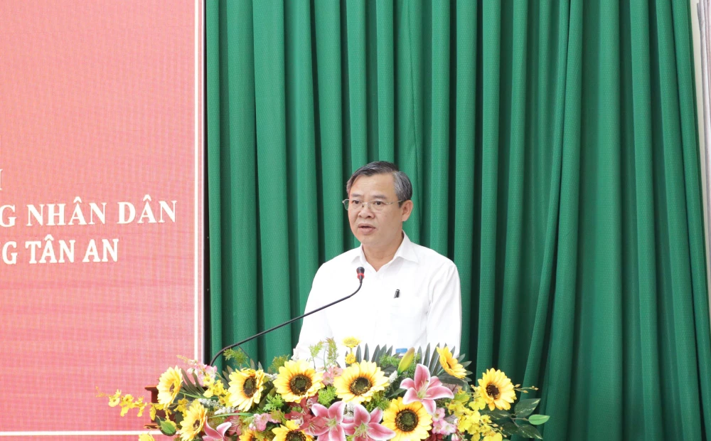 Ông Trương Cảnh Tuyên trình bày chương trình hành động. Ảnh: NHẪN NAM chu-tich-can-tho.JPG