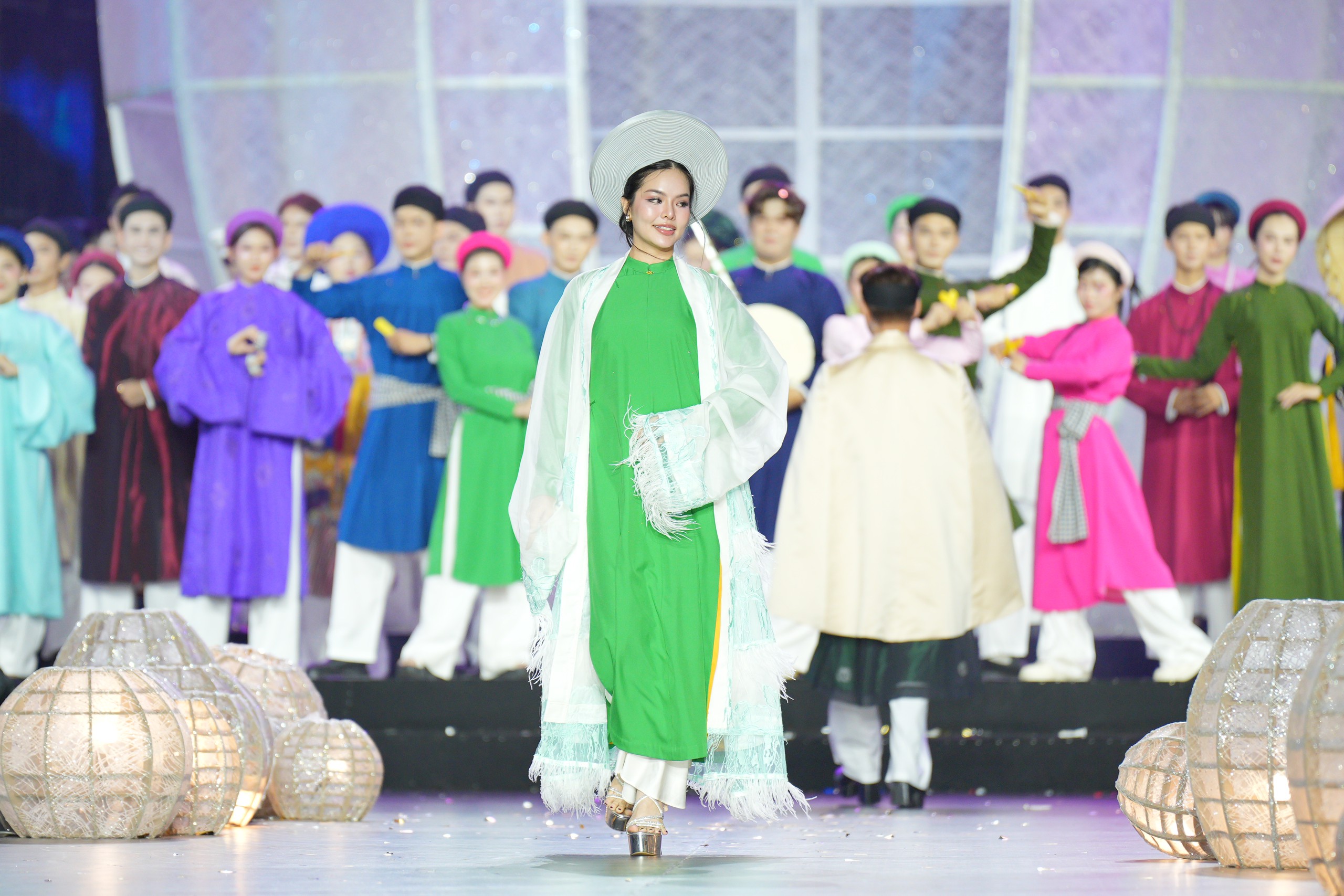 Chung kết Duyên dáng Áo dài TP.HCM: Khi cộng đồng cùng tôn vinh tà áo dân tộc- Ảnh 6. Chung kết Duyên dáng Áo dài TP.HCM: Khi cộng đồng cùng tôn vinh tà áo dân tộc- Ảnh 6.