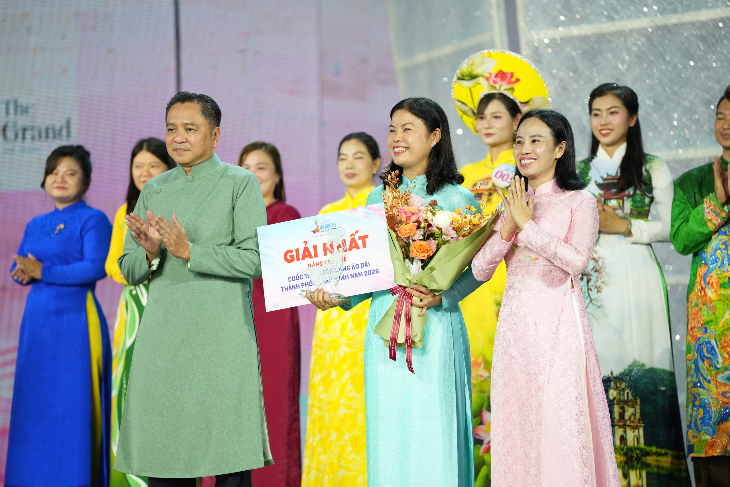 Chung kết Duyên dáng Áo dài TP.HCM: Khi cộng đồng cùng tôn vinh tà áo dân tộc- Ảnh 13. Chung kết Duyên dáng Áo dài TP.HCM: Khi cộng đồng cùng tôn vinh tà áo dân tộc- Ảnh 13.