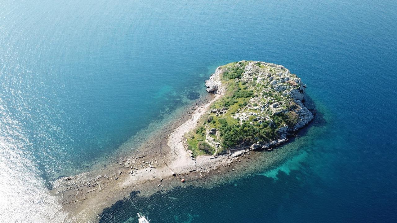 Biển rút bất thường, lộ con đường đá 3.500 năm tuổi ở Thổ Nhĩ Kỳ 2 Biển rút bất thường, lộ con đường đá 3.500 năm tuổi ở Thổ Nhĩ Kỳ - Ảnh 3.