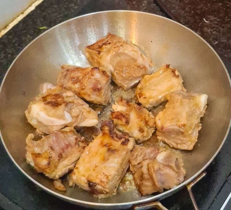 Chiên sườn cho vàng