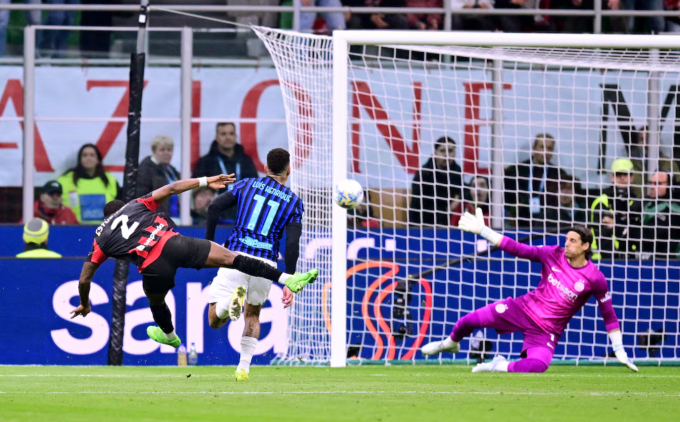 Pervis Estupinan ghi bàn duy nhất. Ảnh: Reuters