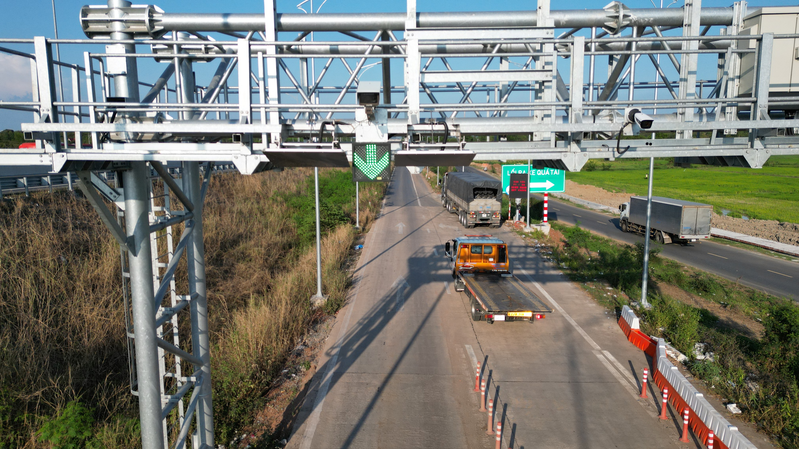 Cách nhận biết xe quá tải trọng khi đi vào cao tốc? - Ảnh 3.