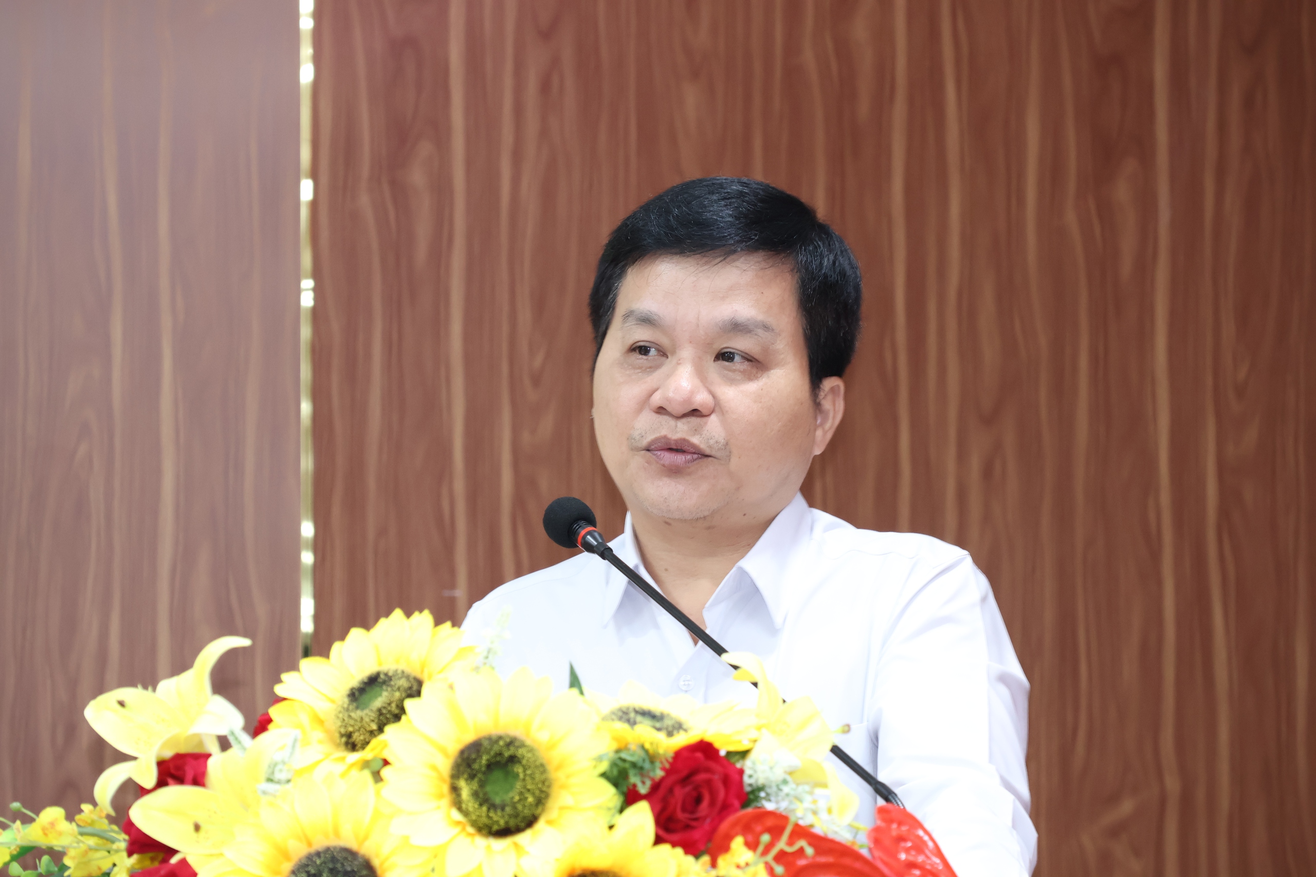 Cử tri TPHCM đề xuất nghiên cứu dừng sân golf 111 ha để mở rộng sân bay Tân Sơn Nhất - Ảnh 6.