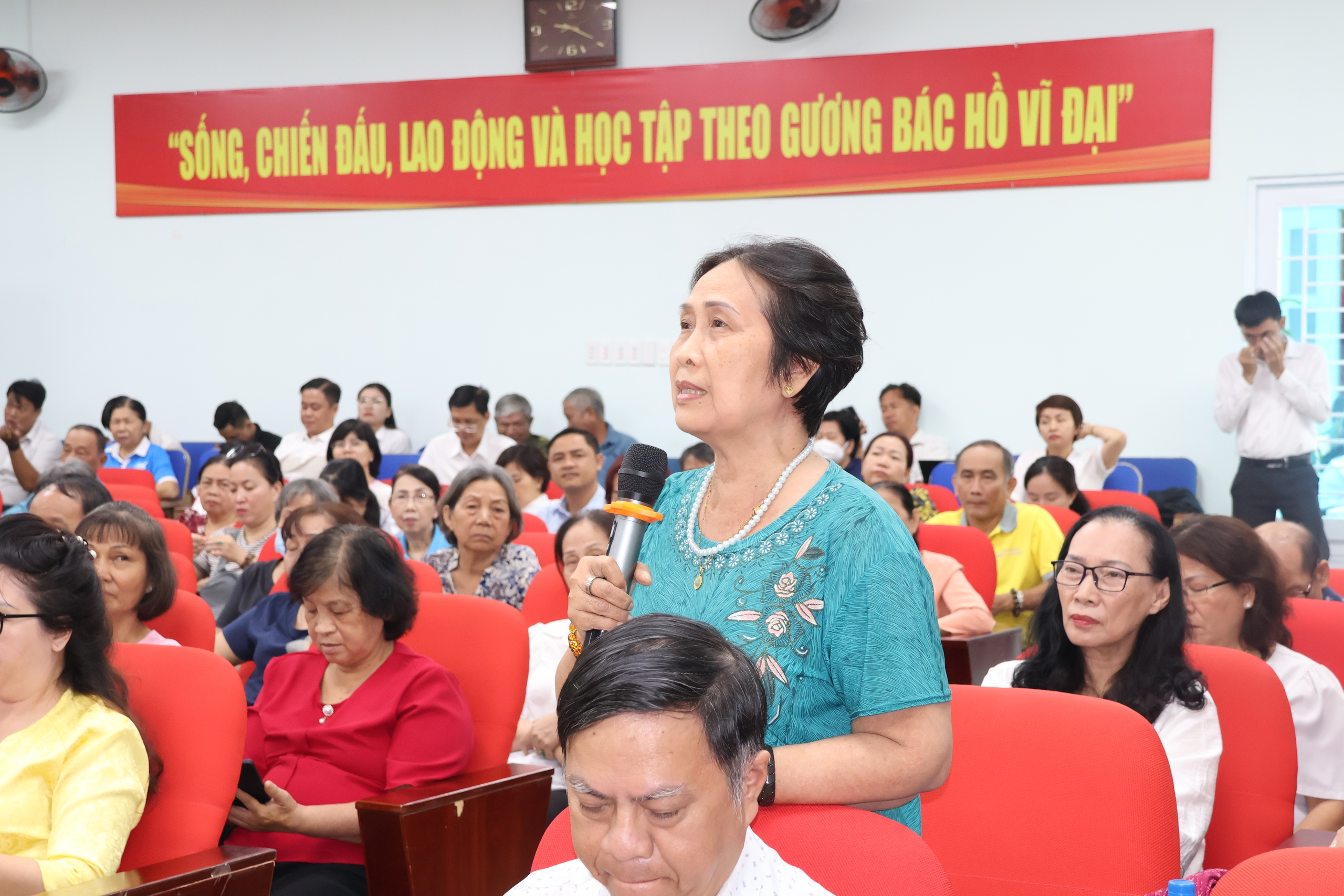 Cử tri TPHCM đề xuất nghiên cứu dừng sân golf 111 ha để mở rộng sân bay Tân Sơn Nhất - Ảnh 10.