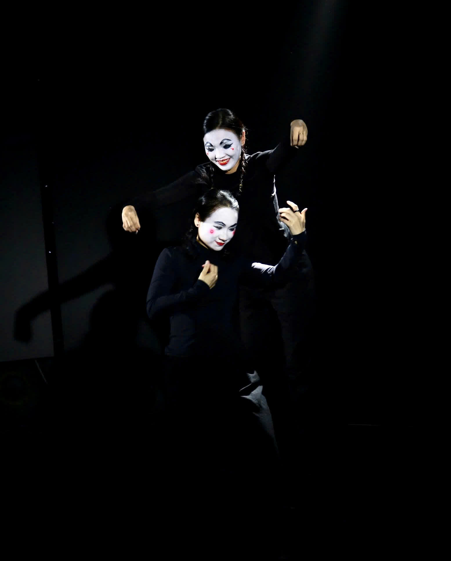 Tìm về thinh lặng, mở ra thế giới cho người trẻ khiếm thính 1 khiếm thính - Ảnh 2.