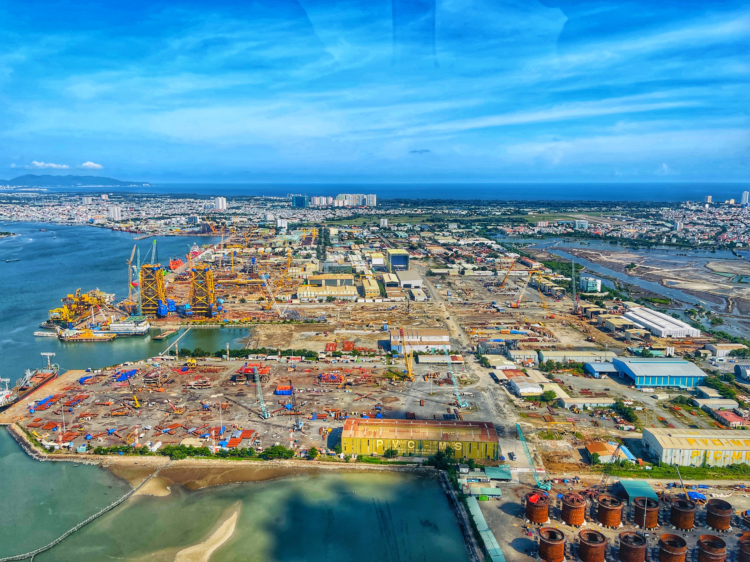 Kỳ vọng mới về an ninh năng lượng Từ Petrovietnam tại TPHCM năm 2026 - Ảnh 2. Kỳ vọng mới về an ninh năng lượng Từ Petrovietnam tại TPHCM năm 2026 - Ảnh 2.