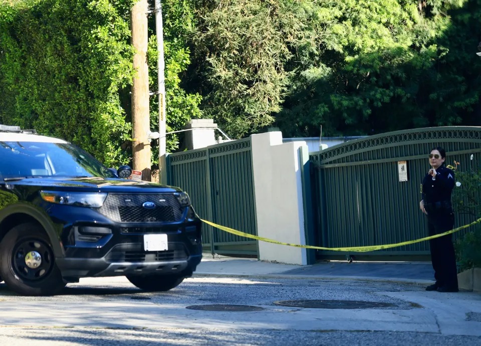 Nóng: Biệt thự của Rihanna bị nã súng, hiện trường kinh hoàng được tiết lộ- Ảnh 2.