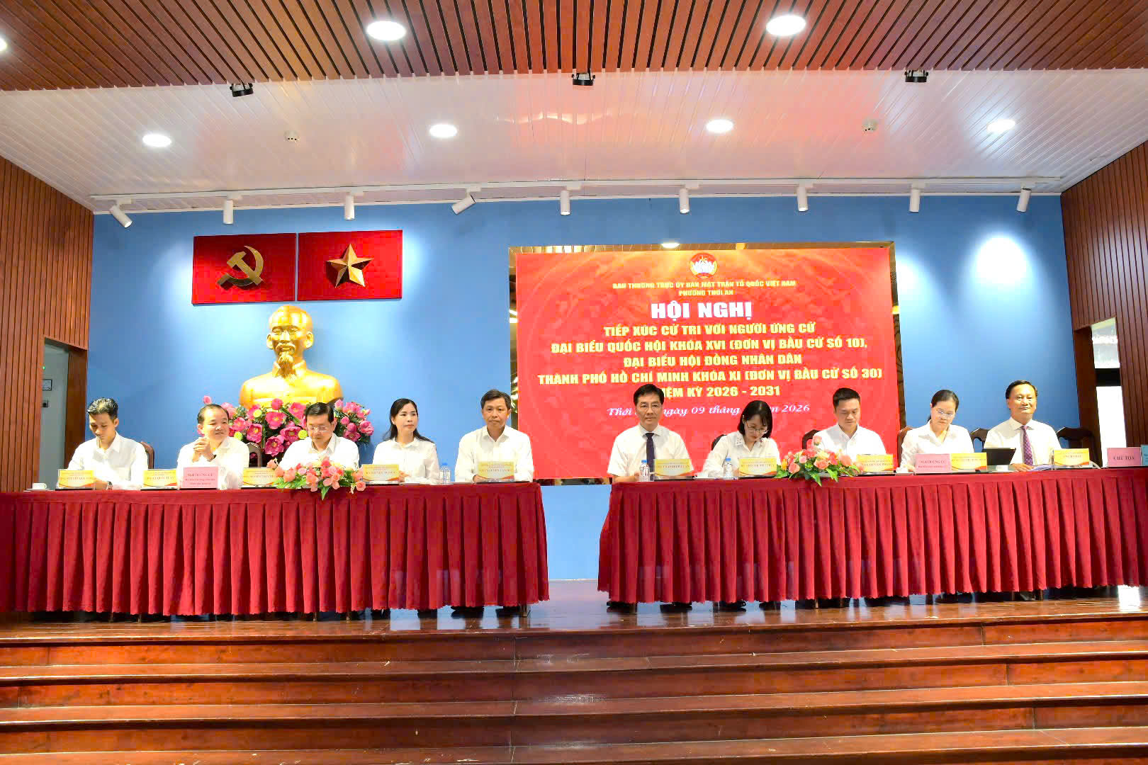 Cử tri ở TPHCM gây chú ý khi đề cập giá xăng dầu, giá gas đang leo thang - Ảnh 5.